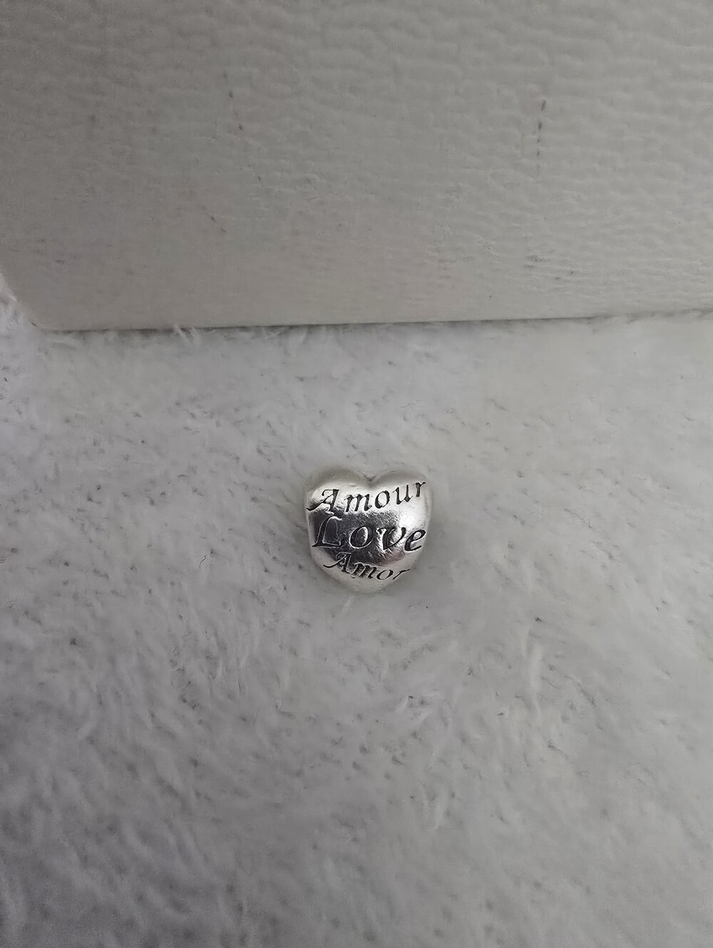 Silver Heart 'Love/Amour' Charm Bead